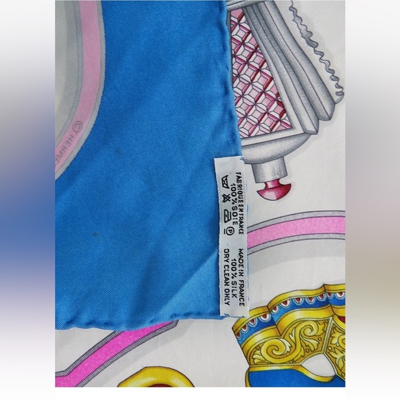 Hermes Blue and Pink Silk Scarf with Elegant Motif - Picture 13 of 14